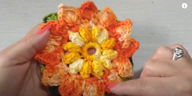 União de Square Crochê: Como Fazer Emenda de Crochê com Flor Bem Fácil