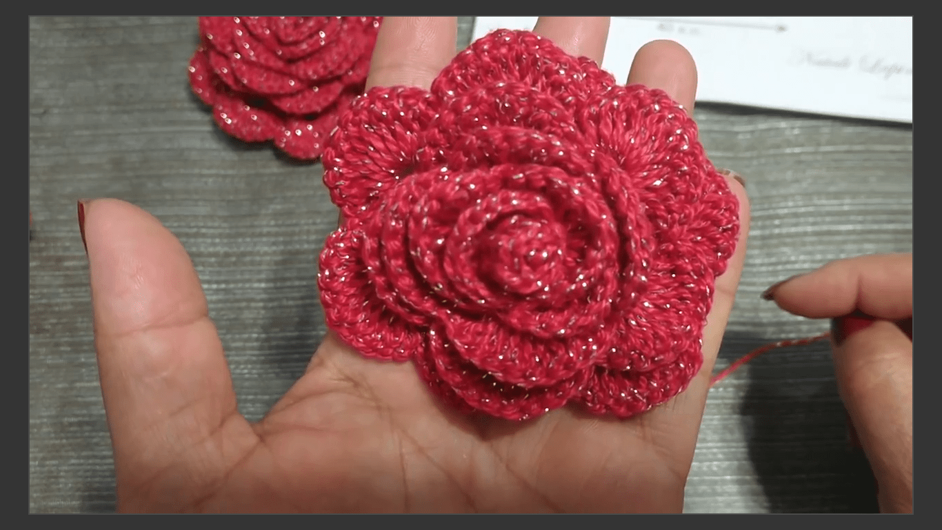Rosa Enrolada em Crochê Fácil de Fazer